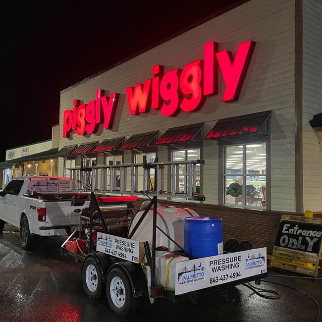 Palmetto Exterior Washing truck outside Piggly Wiggly.